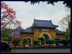 The entrance to Yuexiu Park.